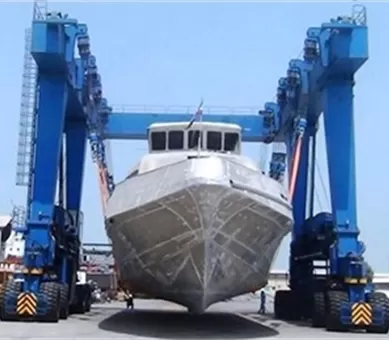 600t mobile boat hoist